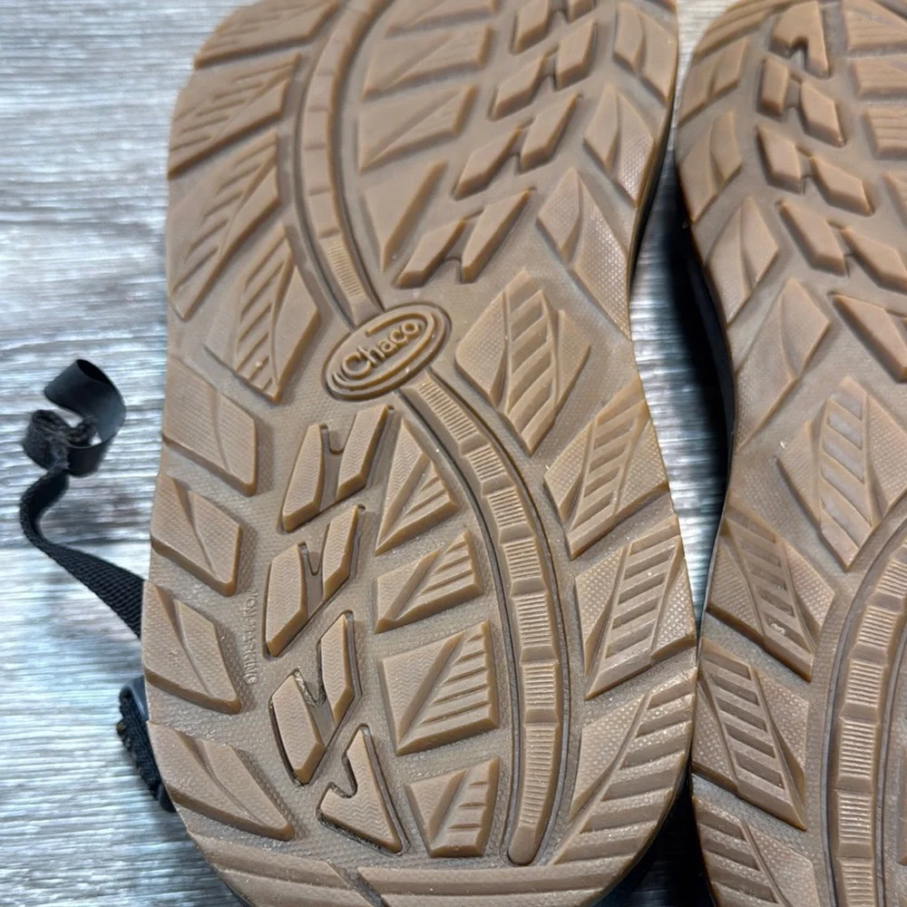 Chaco Black Strappy Sandals men display picture 2